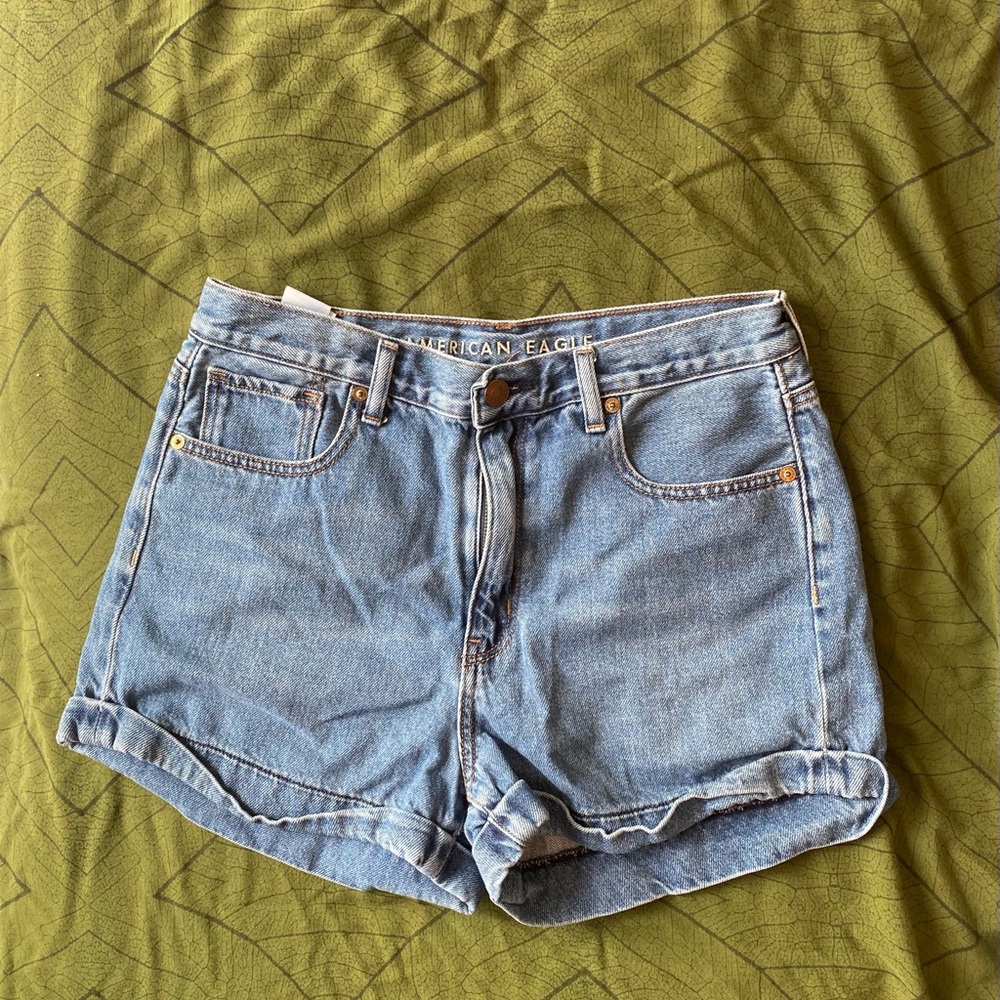American eagle Mom denim shorts, size 28